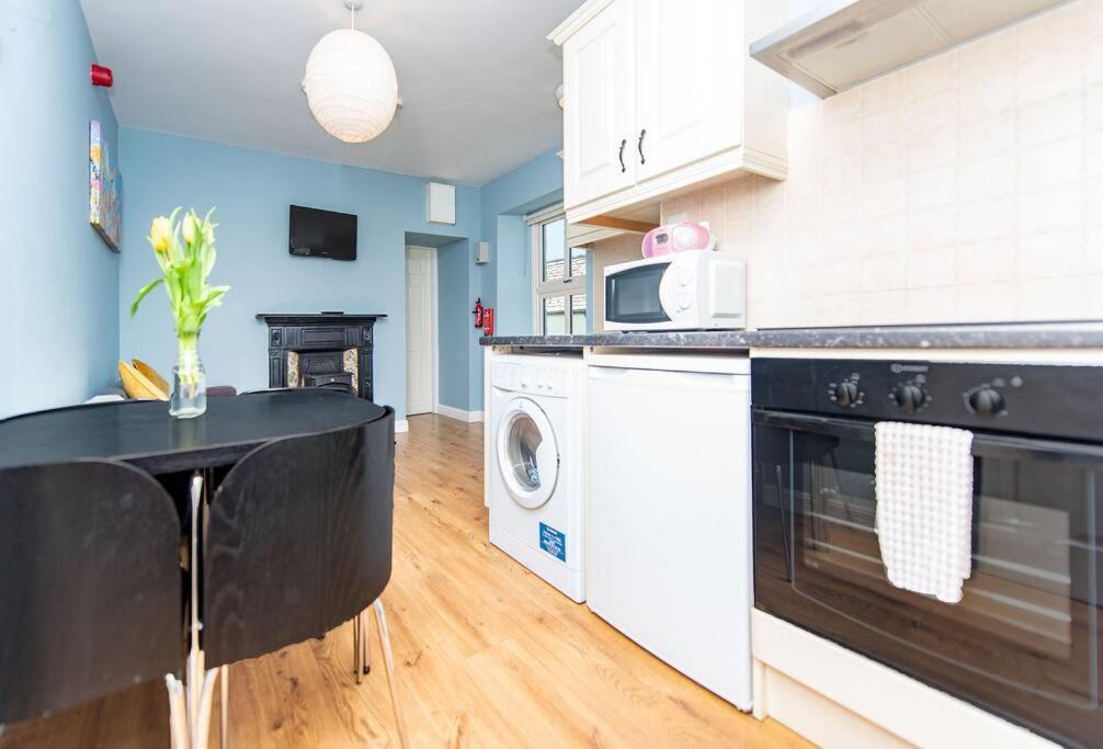 Clonbur House - One Bedroom Apartment Голуей Екстериор снимка